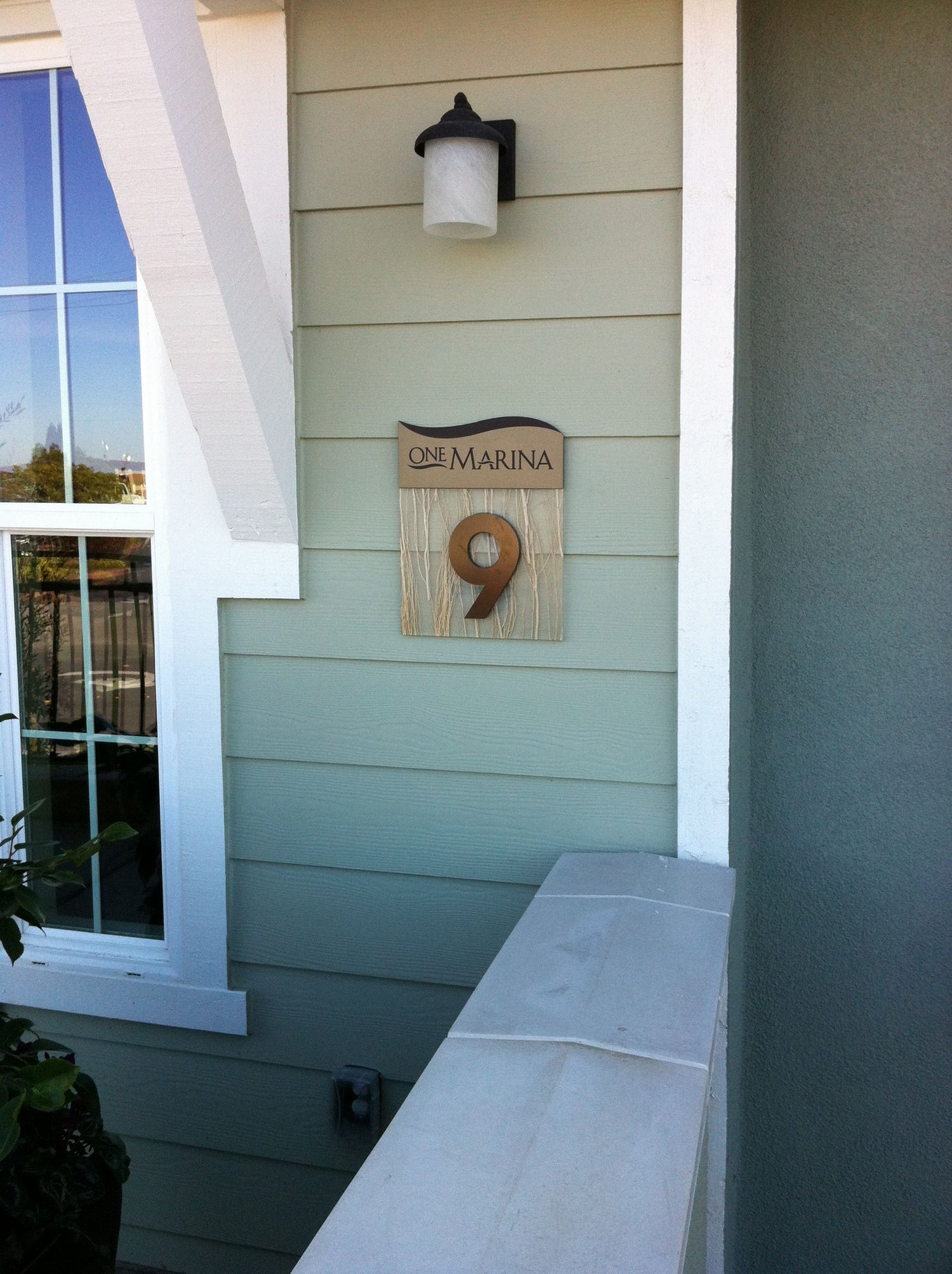 Model ID Signs by www.MarketlineOnline 